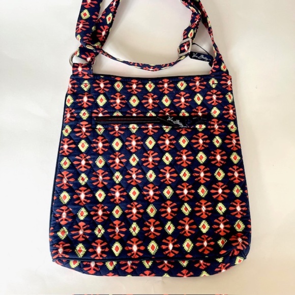 Vera Bradley Hipster Crossbody Bag in "Sun Valley -Opposite" Pattern - Picture 4 of 7